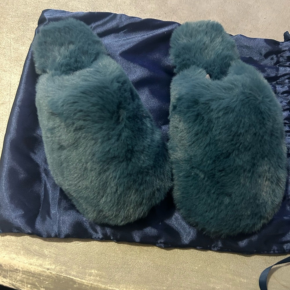 Apparis Plush Faux Fur Slippers in Deep Teal